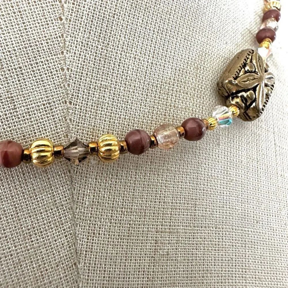 Gold tone crystal beaded necklace - Picture 7 of 8